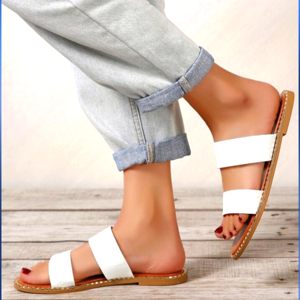 NIB Nikki Dual Trap Slip-On White Sandal